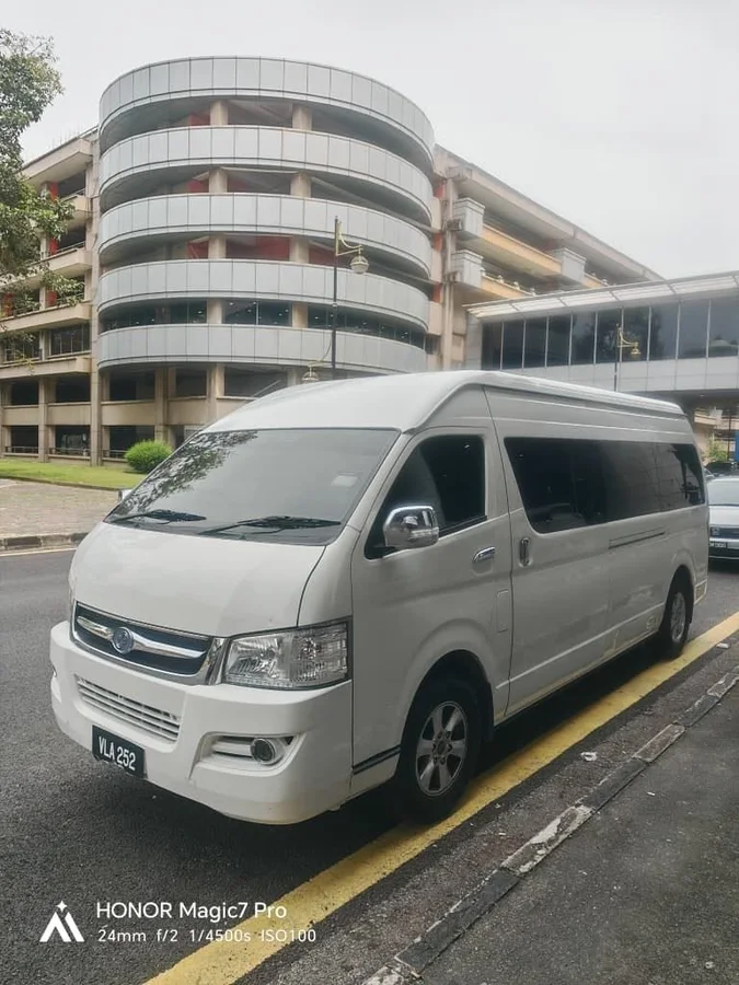 Van (14–18 seaters)